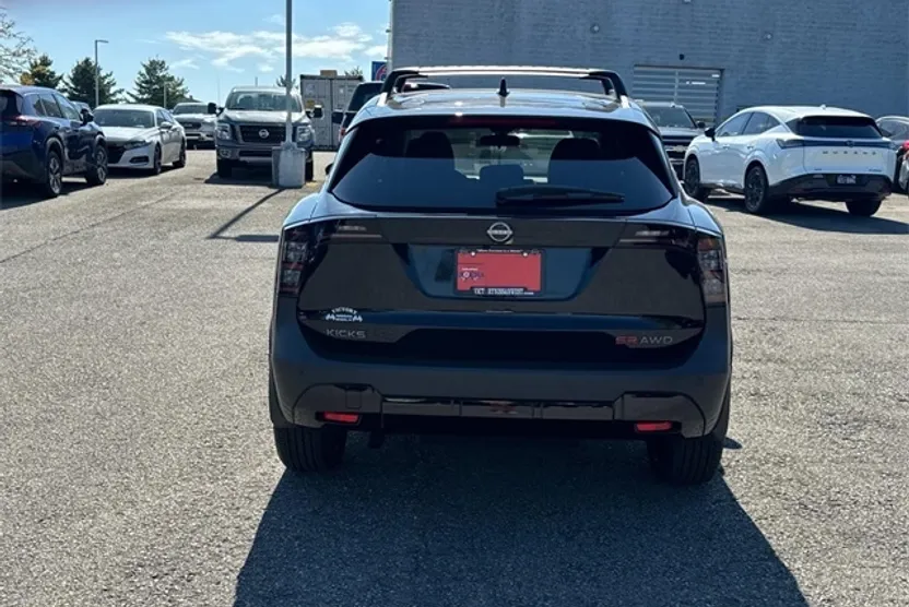 2026 Nissan Kicks SR photo 1