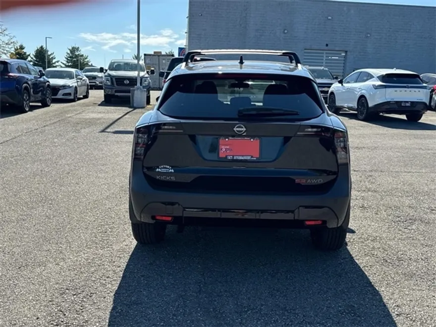 2026 Nissan Kicks SR photo 1