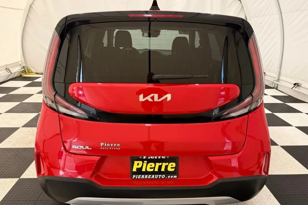 2023 Kia Soul LX photo 1