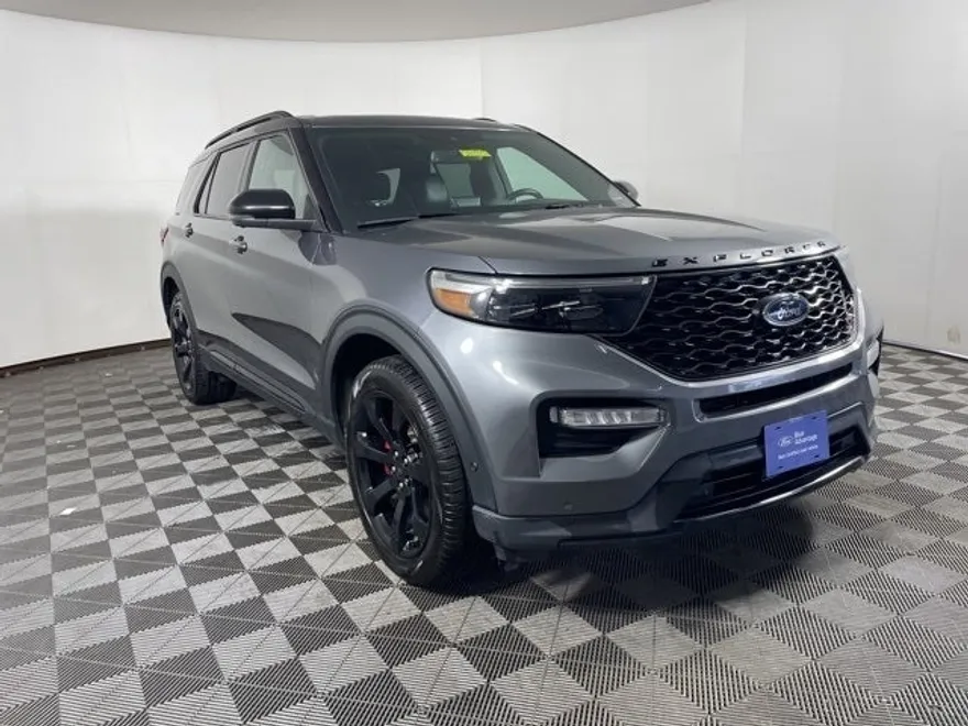 2022 Ford Explorer ST photo 1