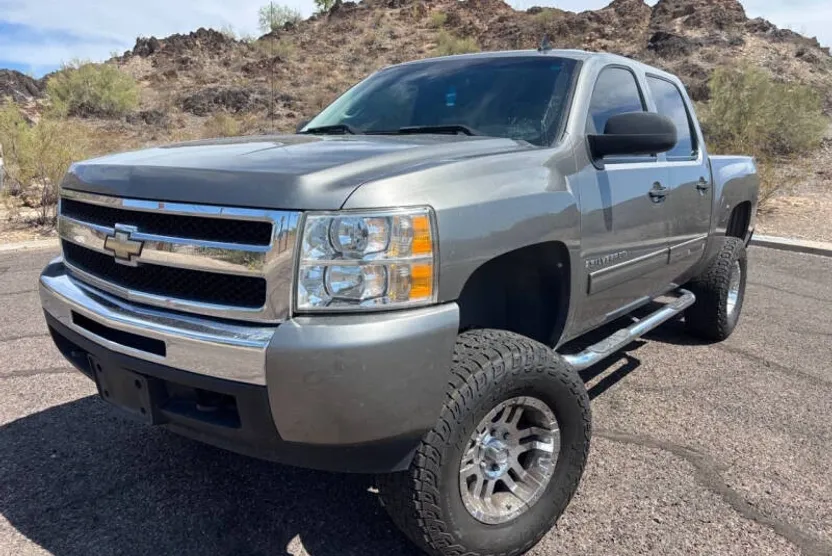 2009 Chevrolet Silverado 1500 LT photo 1