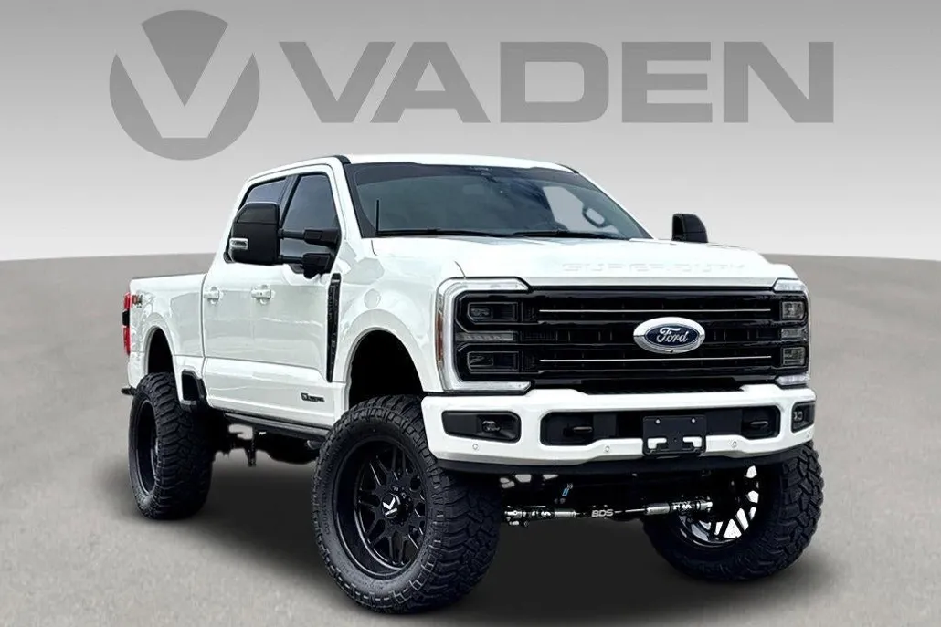 2025 Ford F-250 Platinum photo 1