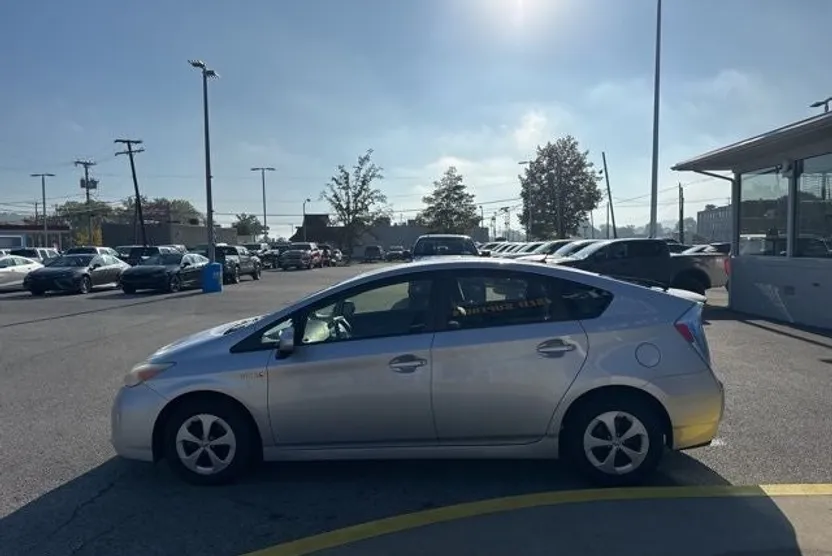 2013 Toyota Prius Two photo 1