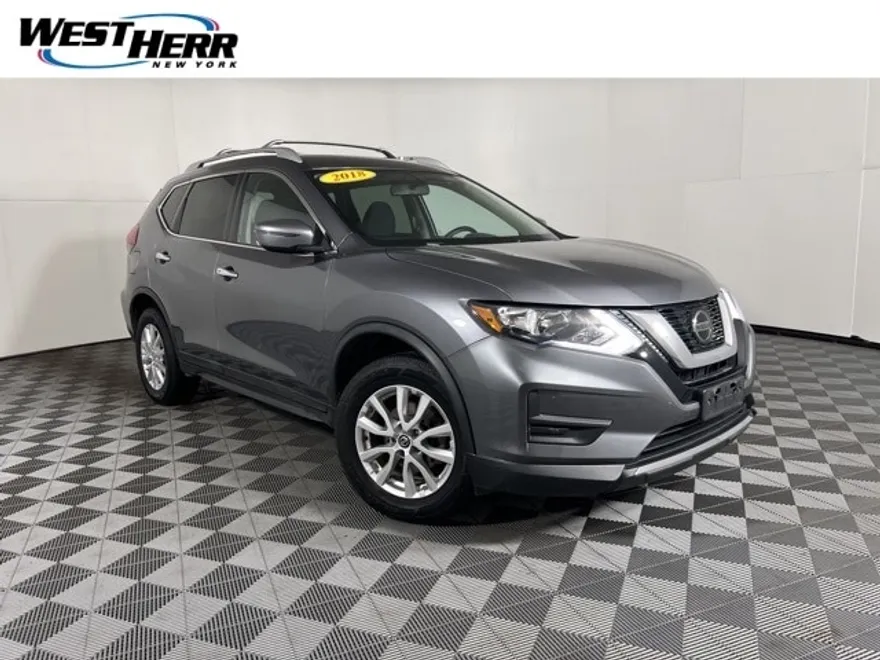 2018 Nissan Rogue SV photo 1