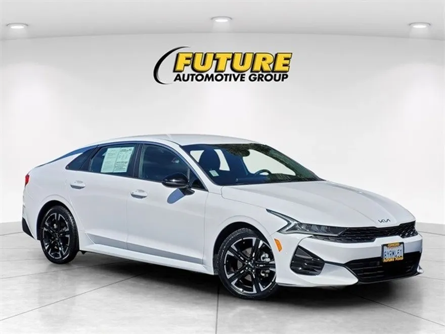 2022 Kia K5 GT-Line photo 1