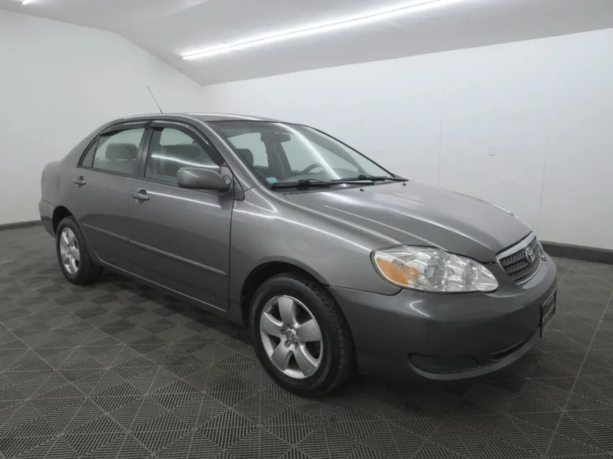 2007 Toyota Corolla CE photo 1