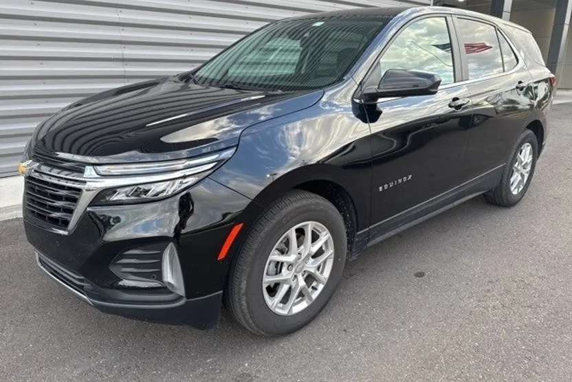 2024 Chevrolet Equinox LT photo 1