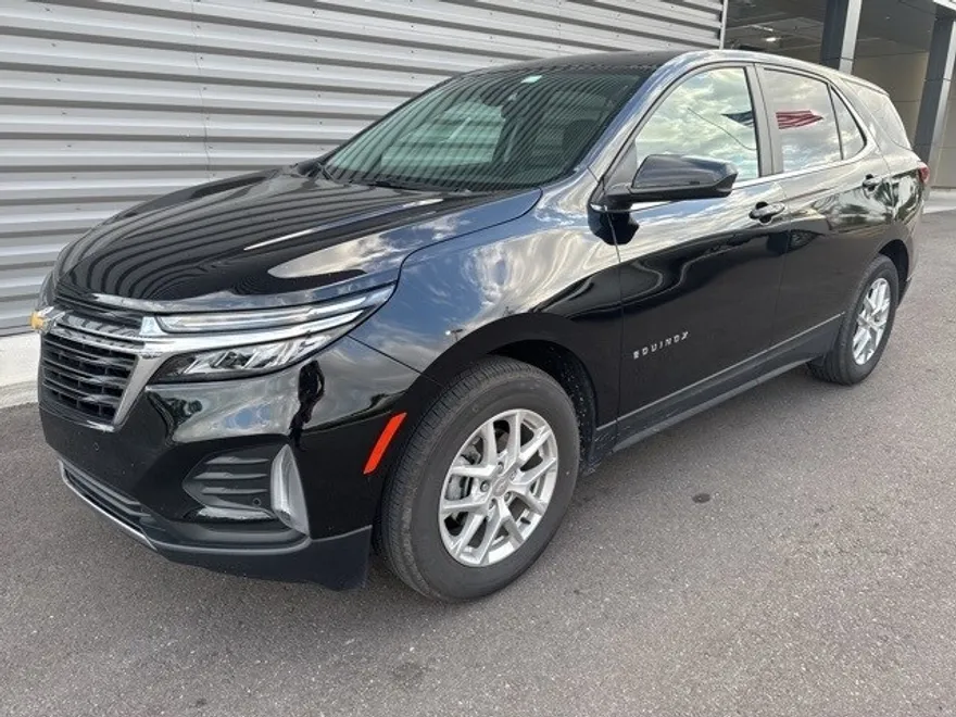 2024 Chevrolet Equinox LT photo 1