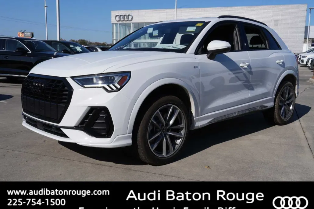 2025 Audi Q3 45 TFSI S line Premium photo 1