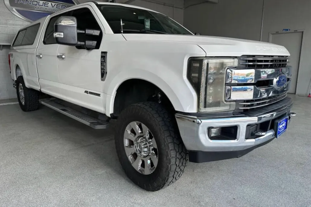 2019 Ford F-350 Lariat photo 1