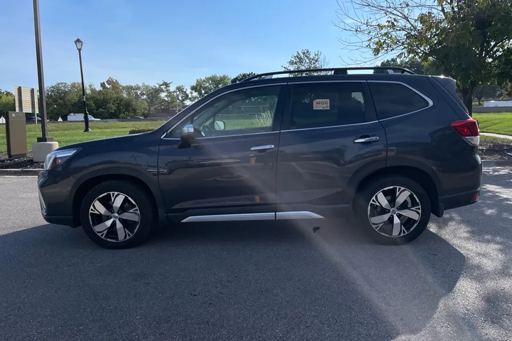 2019 Subaru Forester Touring photo 1