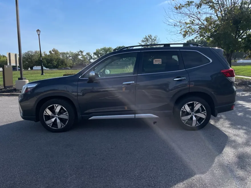 2019 Subaru Forester Touring photo 1