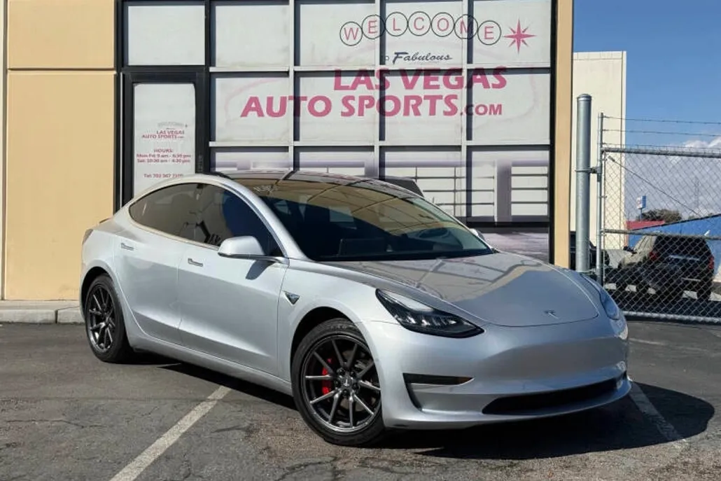 2018 Tesla Model 3 Long Range photo 1