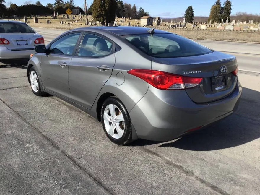 2013 Hyundai Elantra GLS photo 1