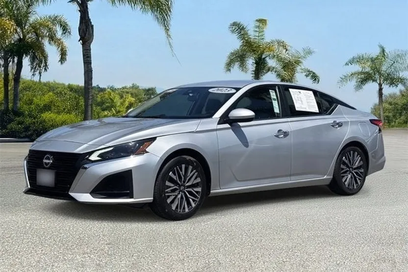 2023 Nissan Altima 2.5 SV photo 1