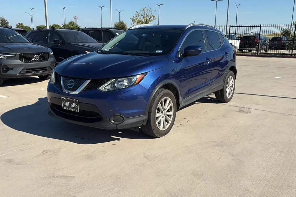 2018 Nissan Rogue Sport SV photo 1