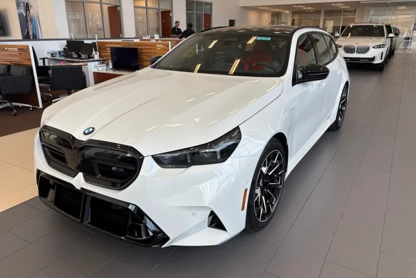 2026 Bmw M5 5 Touring photo 1