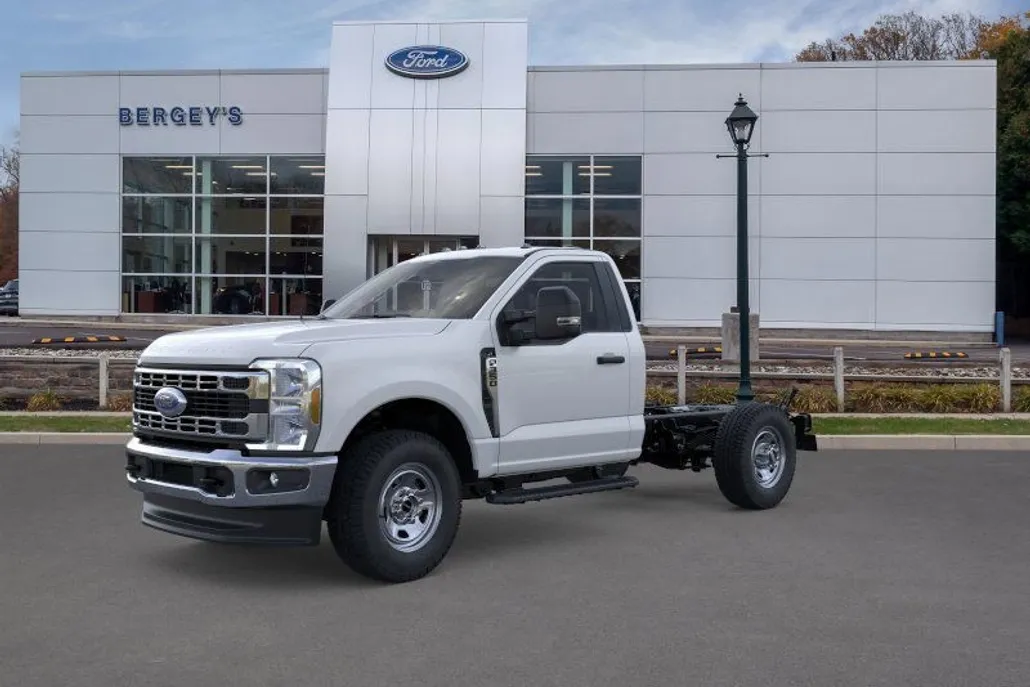 2025 Ford F-350 XL photo 1