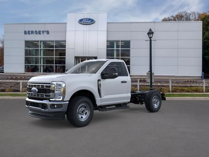 2025 Ford F-350 XL photo 1