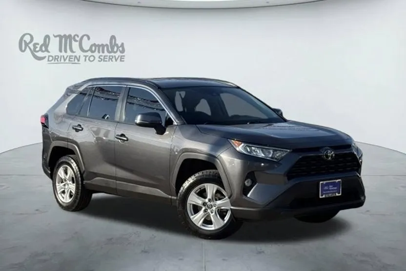 2021 Toyota RAV4 XLE photo 1