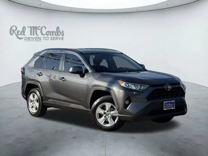 2021 Toyota RAV4 XLE photo 1