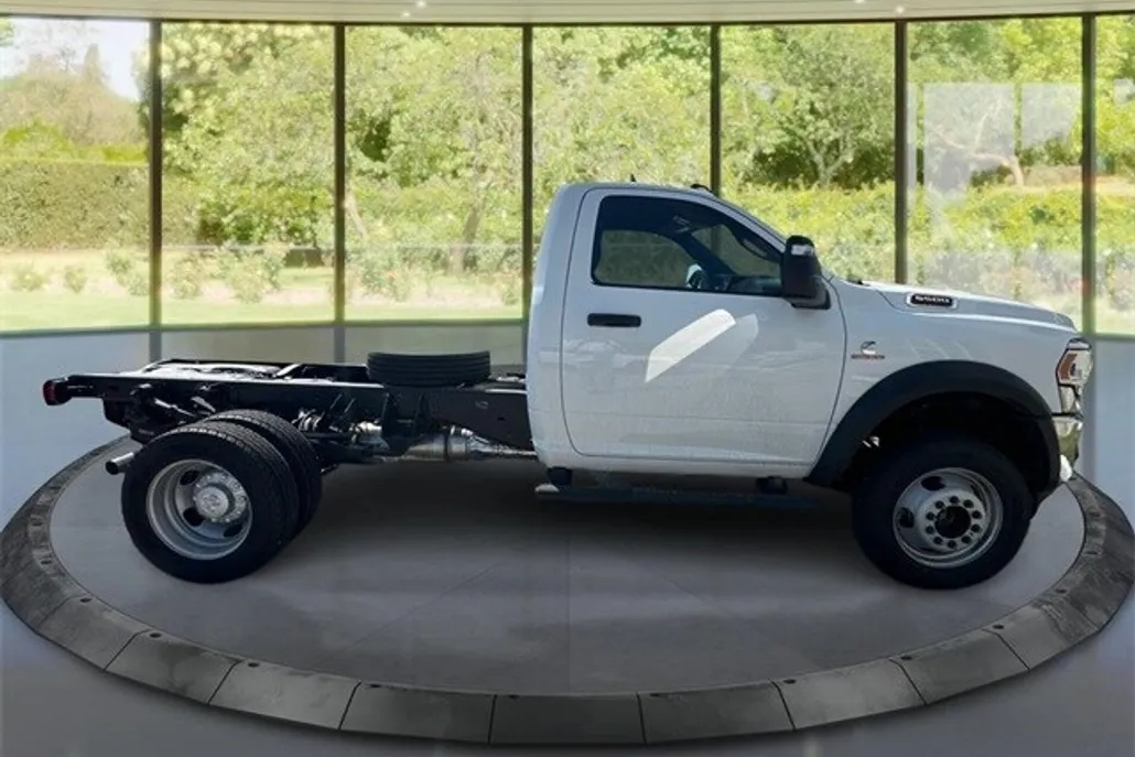 2024 Ram 5500 Tradesman photo 1
