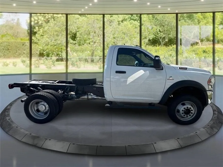 2024 Ram 5500 Tradesman photo 1