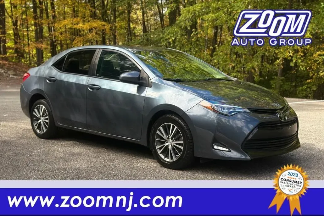 2017 Toyota Corolla LE photo 1