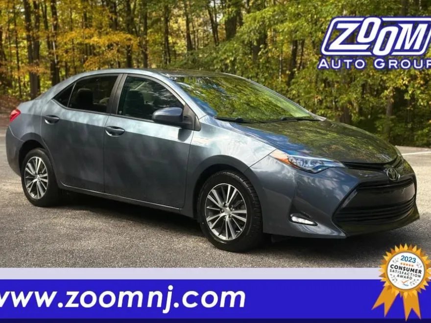 2017 Toyota Corolla LE photo 1