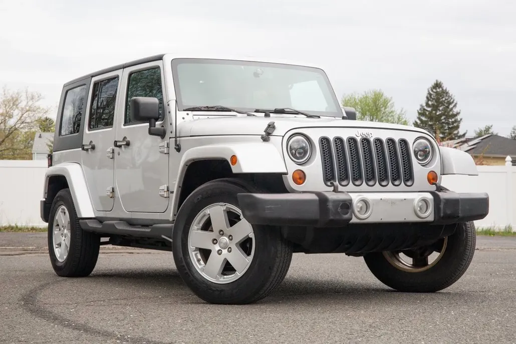 2010 Jeep Wrangler Unlimited Sahara photo 1