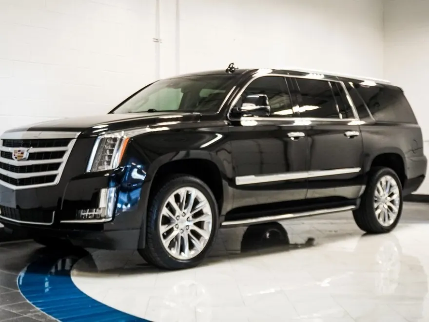 2017 Cadillac Escalade ESV Luxury photo 1