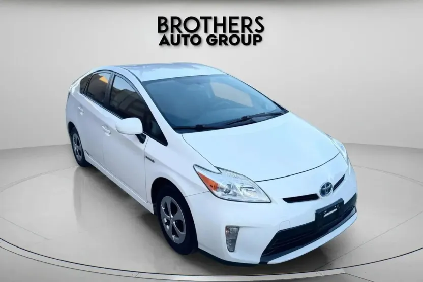 2012 Toyota Prius Four photo 1