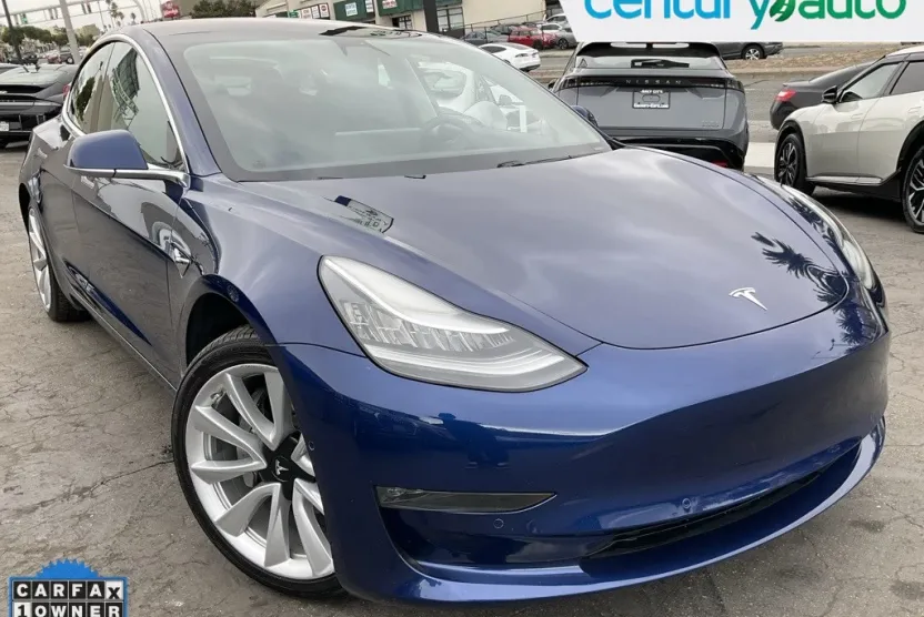 2019 Tesla Model 3 Standard Range Plus photo 1