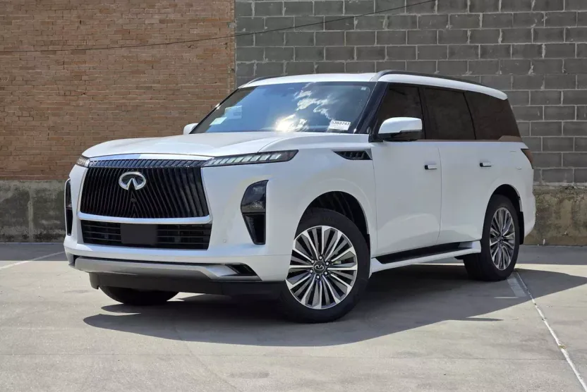 2026 Infiniti QX80 Luxe photo 1