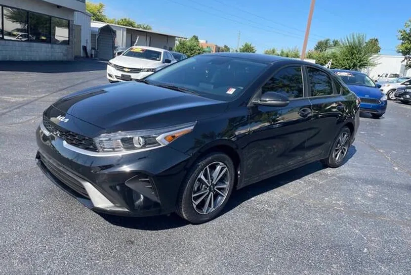 2022 Kia Forte LXS photo 1