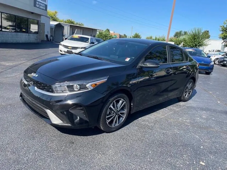2022 Kia Forte LXS photo 1