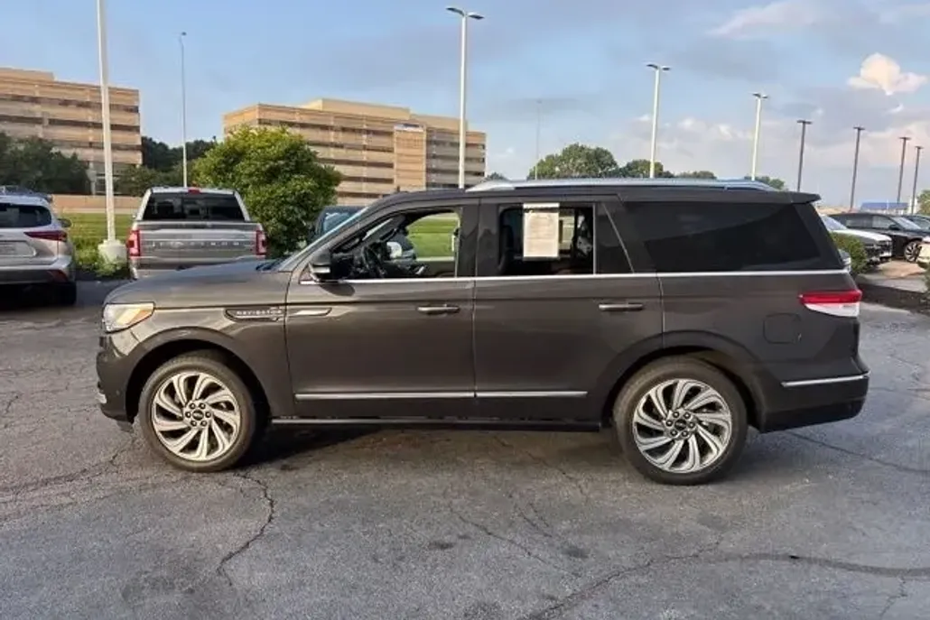2022 Lincoln Navigator Reserve photo 1