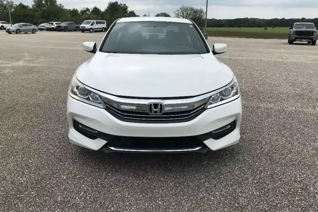 2017 Honda Accord Sport photo 1
