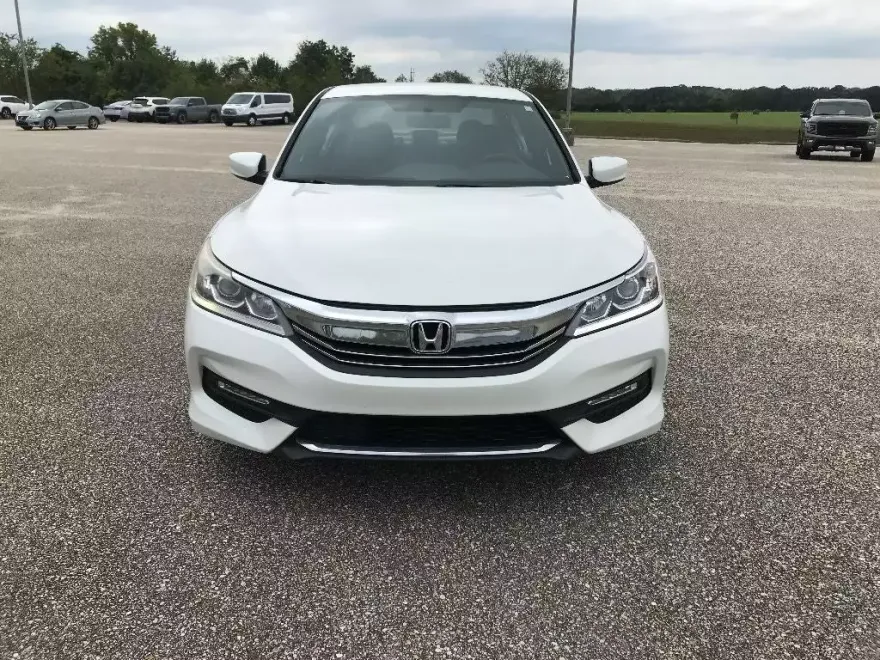 2017 Honda Accord Sport photo 1