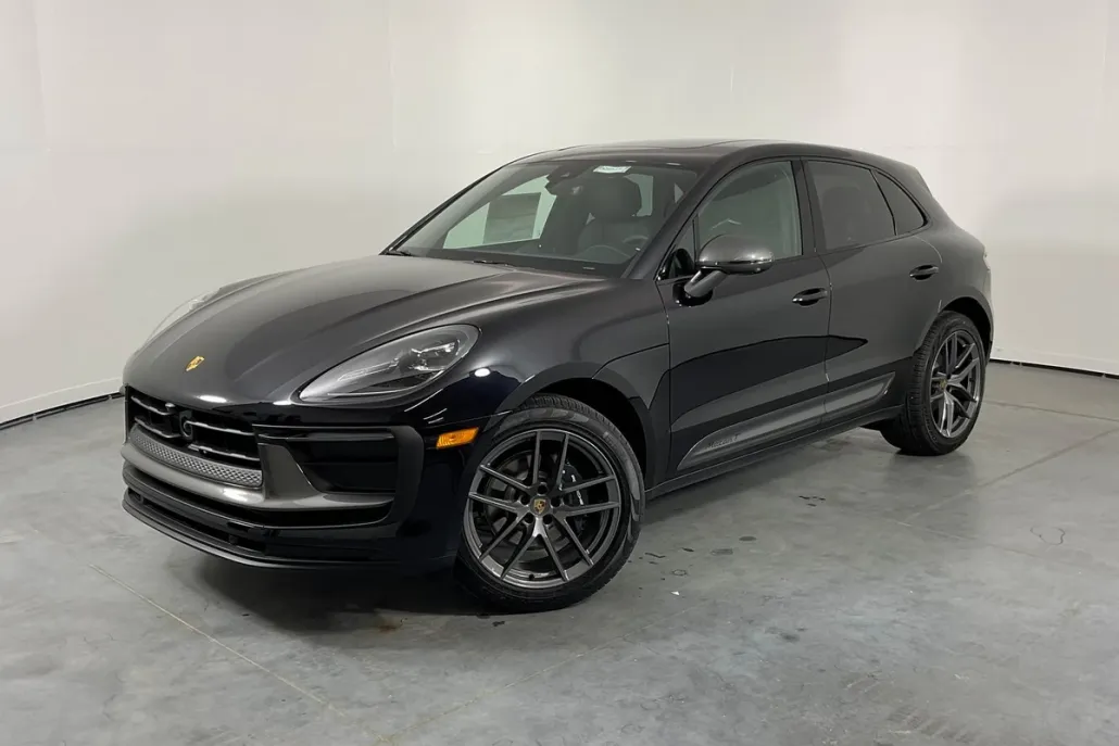 2025 Porsche Macan T photo 1