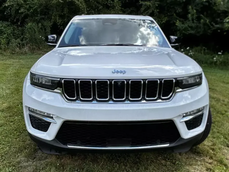 2024 Jeep Cherokee photo 1