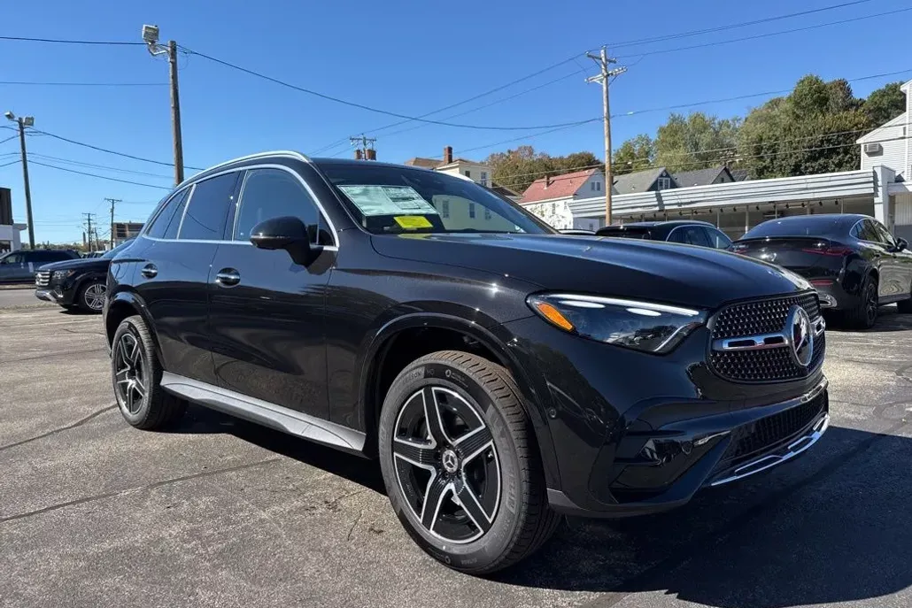 2026 Mercedes Benz GLC 300 4MATIC photo 1