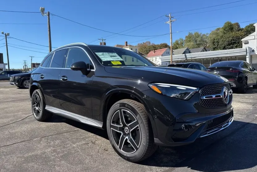 2026 Mercedes Benz GLC 300 4MATIC photo 1