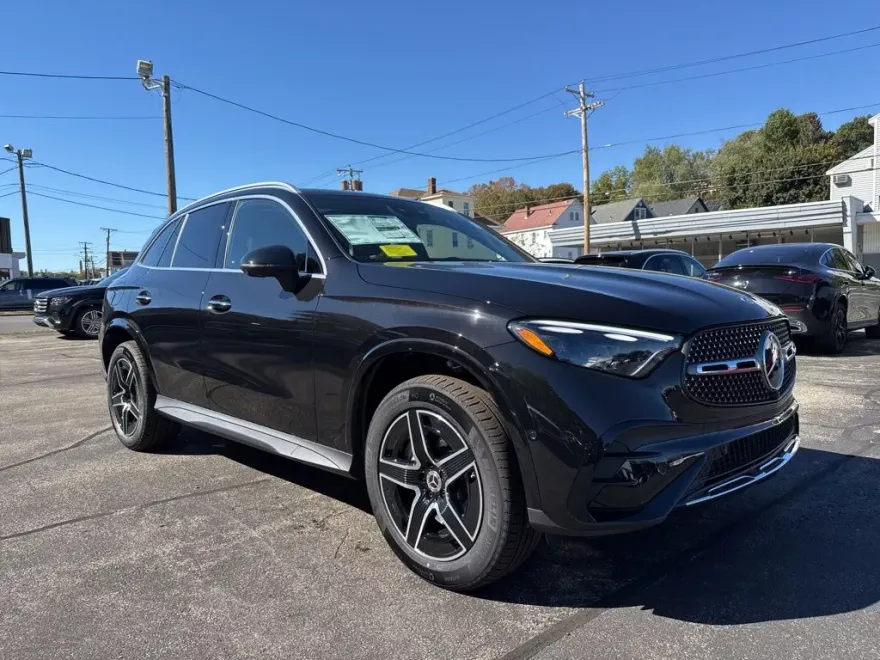 2026 Mercedes Benz GLC 300 4MATIC photo 1