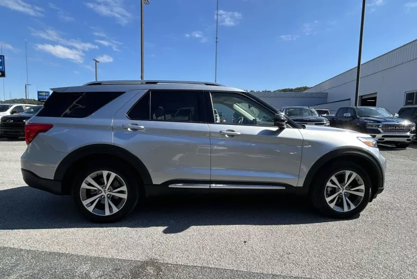 2020 Ford Explorer Platinum photo 1