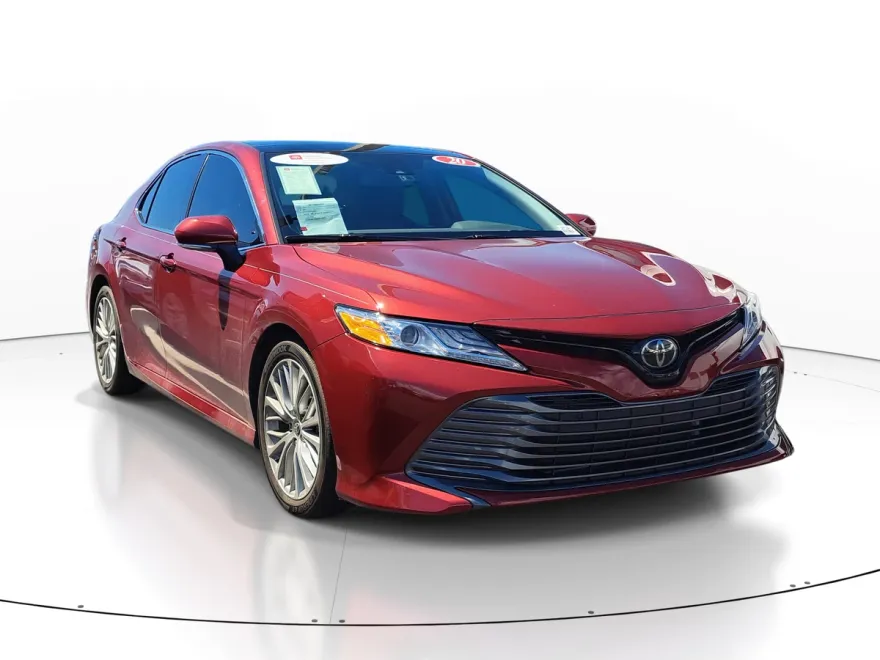 2020 Toyota Camry XLE photo 1