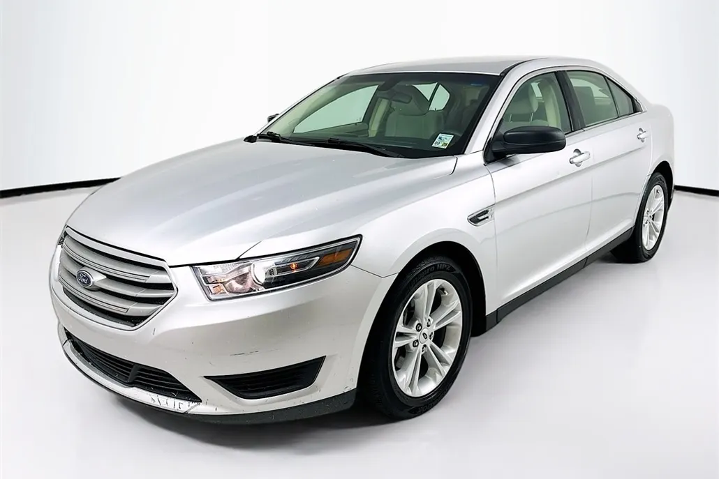 2018 Ford Taurus SE photo 1