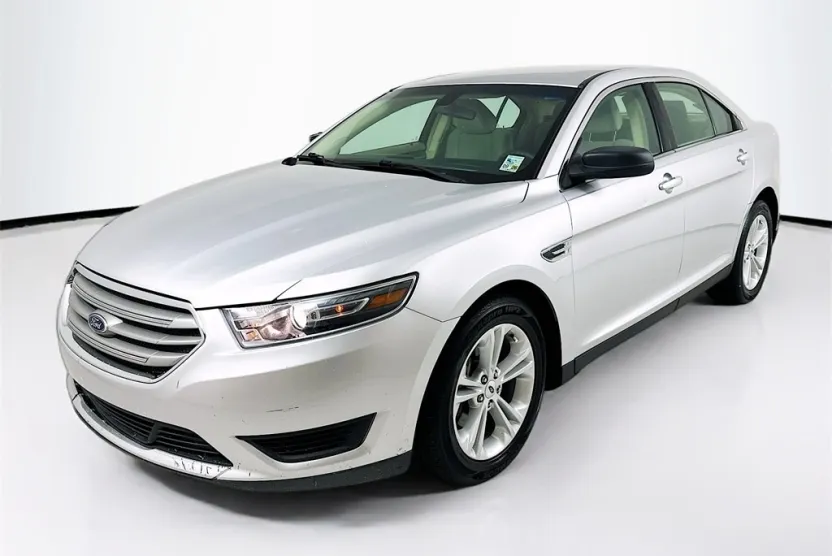 2018 Ford Taurus SE photo 1