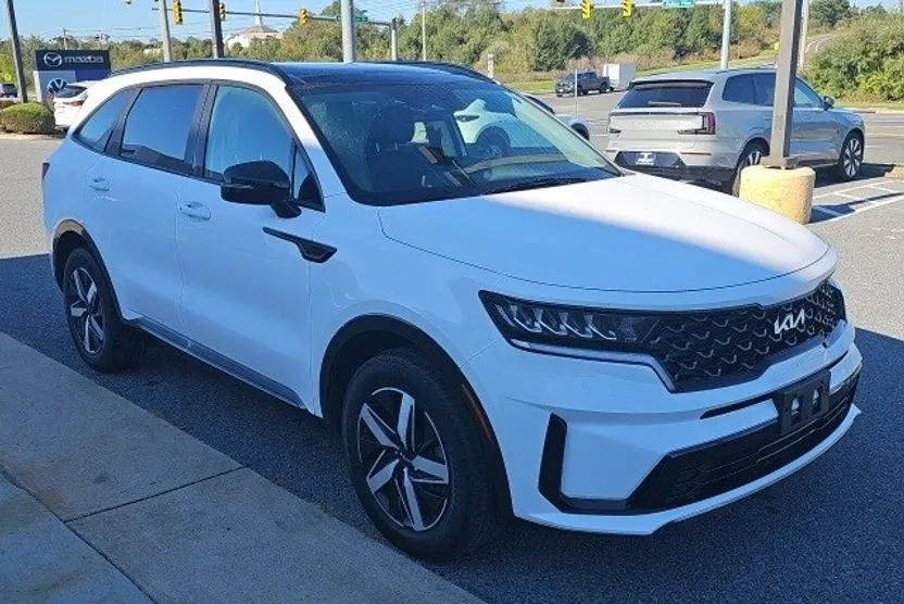 2023 Kia Sorento S photo 1