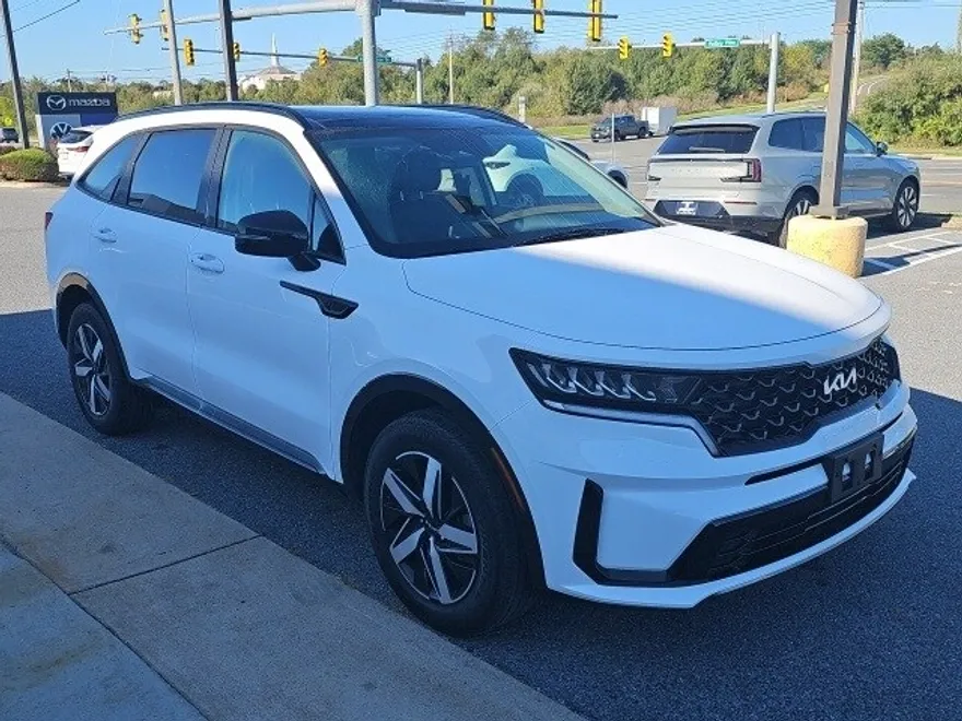 2023 Kia Sorento S photo 1